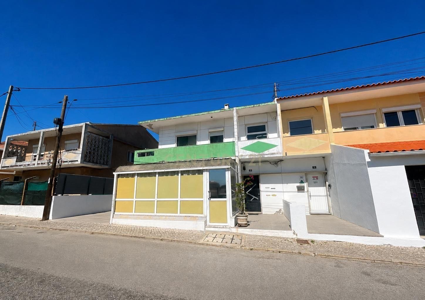 Apartamento T1 + 1 com Logradouro no Feijó