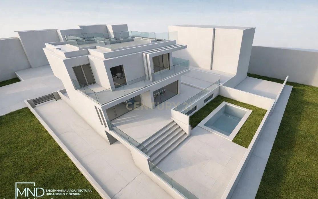 Moradia T4 em pré-construção com piscina aquecida e rooftop na Urbaniz