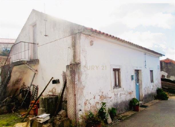 Moradia T2 com projeto aprovado e mezzanine — Dagorda, Cadaval