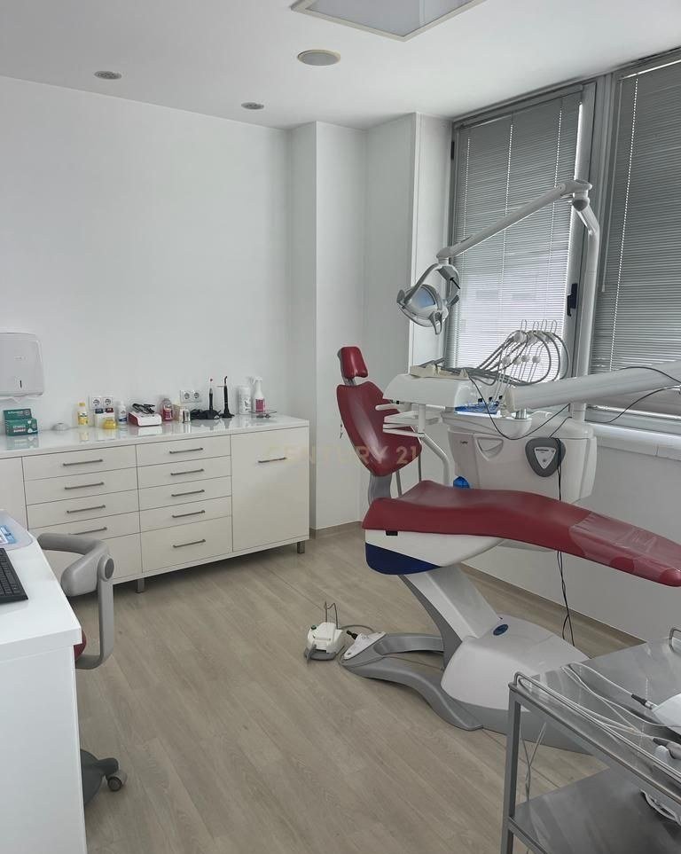 Clinica Dentária totalmente equipada para Trespasse