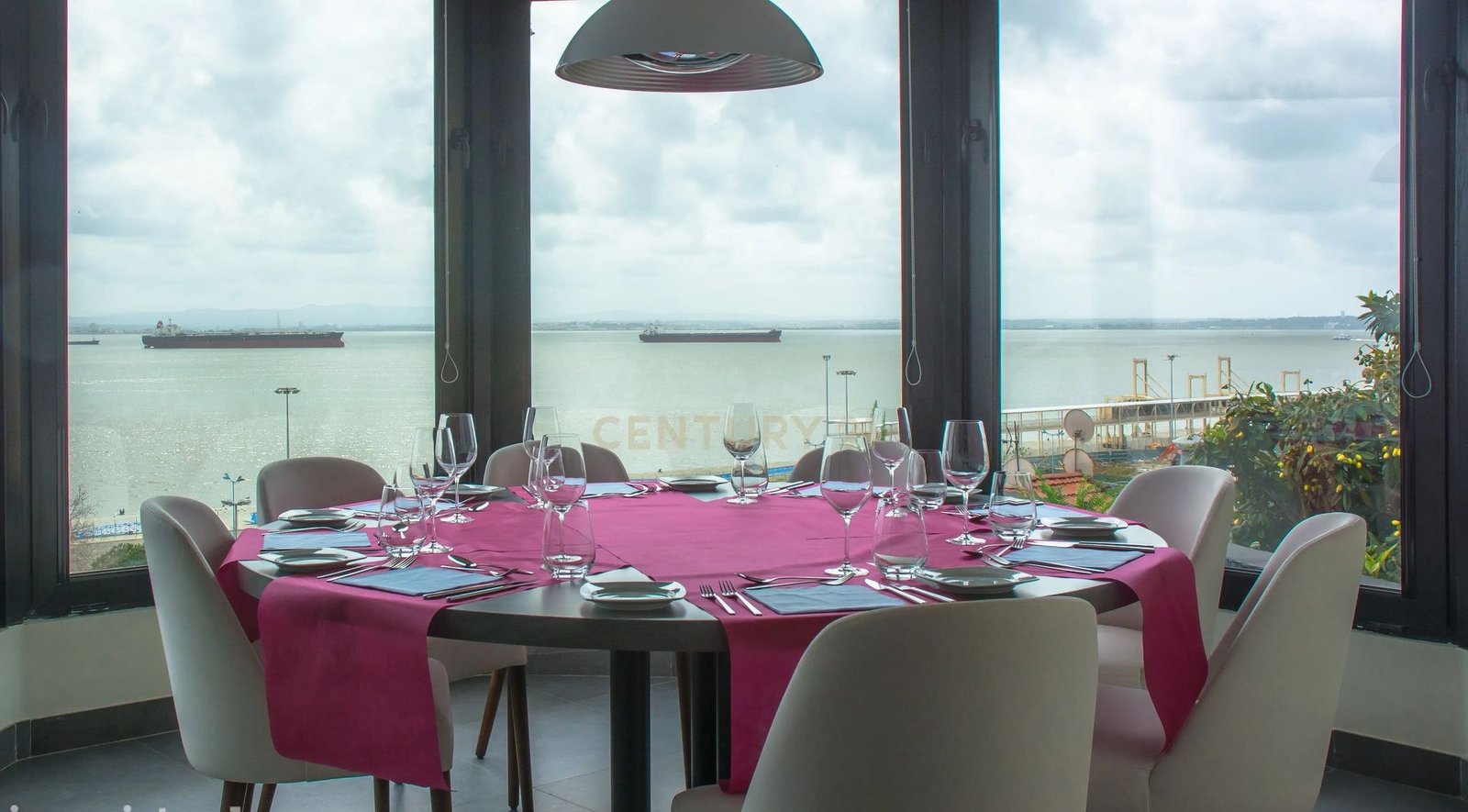 Restaurante Icónico com vista Rio em Lisboa