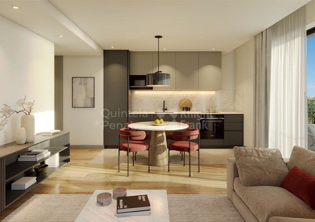 Apartamento T1 com varanda e estacionamento, em Carcavelos